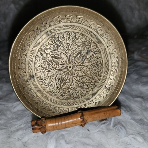 Vintage Etched Brass Trinket Coin Dish - Marked India 55C Boho Cottage Bali - Picture 1 of 5